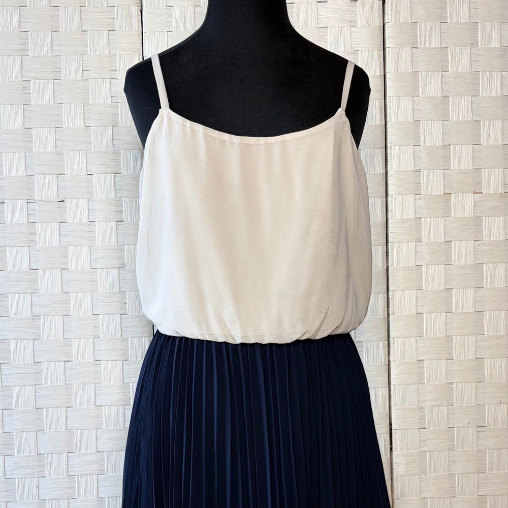 I.N. San Francisco Cami Mini Dress Cream Navy Blue Pleated Chiffon Size Medium - Picture 2 of 10